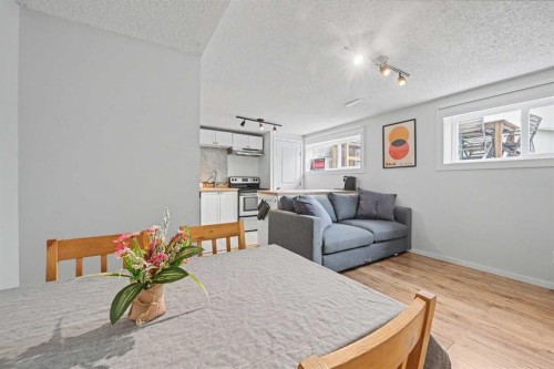 20A Beaver Dam Place Ne, Calgary, AB - Indoor