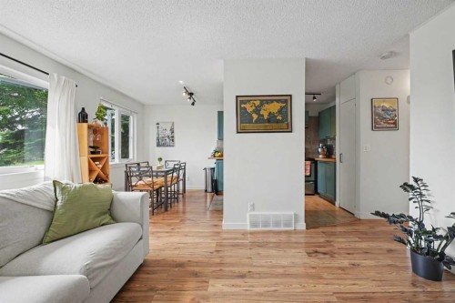 20A Beaver Dam Place Ne, Calgary, AB - Indoor Photo Showing Living Room