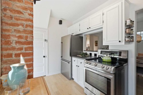 1422 2 Street Nw, Calgary, AB - Indoor Photo Showing Kitchen