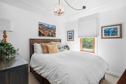 1422 2 Street Nw, Calgary, AB - Indoor Photo Showing Bedroom