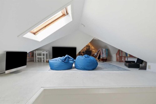 1422 2 Street Nw, Calgary, AB - Indoor