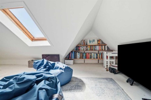 1422 2 Street Nw, Calgary, AB - Indoor Photo Showing Other Room