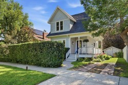 1422 2 Street NW Calgary, AB T2M 2W1