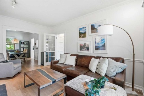 1422 2 Street Nw, Calgary, AB - Indoor Photo Showing Living Room