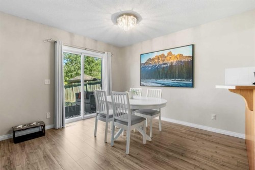 71 Royal Birch Manor Nw, Calgary, AB - Indoor Photo Showing Dining Room