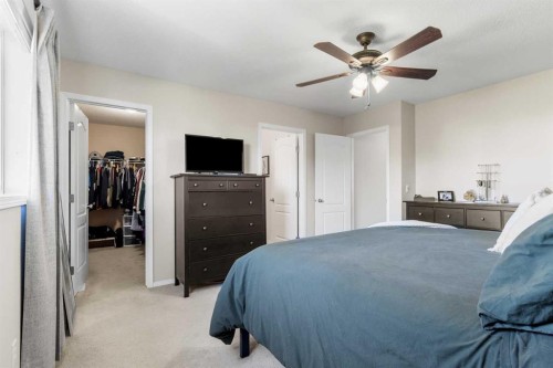 71 Royal Birch Manor Nw, Calgary, AB - Indoor Photo Showing Bedroom