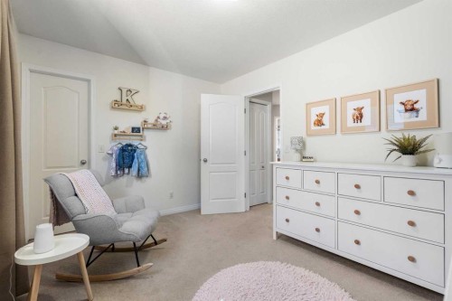 71 Royal Birch Manor Nw, Calgary, AB - Indoor Photo Showing Bedroom