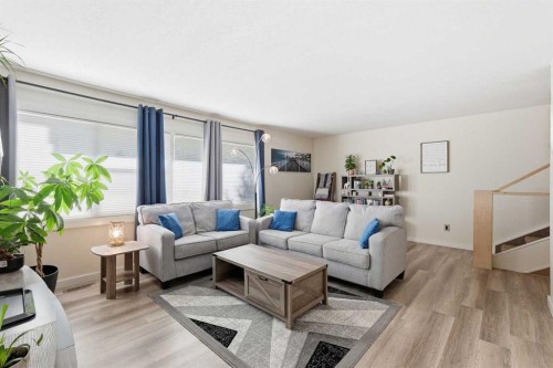 443 Brae Glen Crescent Sw, Calgary, AB - Indoor Photo Showing Living Room