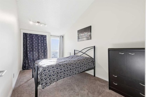 443 Brae Glen Crescent Sw, Calgary, AB - Indoor Photo Showing Bedroom