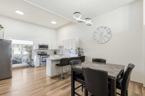 443 Brae Glen Crescent Sw, Calgary, AB - Indoor Photo Showing Dining Room