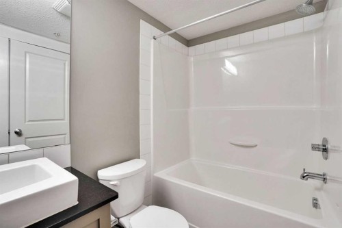 2201-155 Skyview Ranch Way Ne, Calgary, AB - Indoor Photo Showing Bathroom