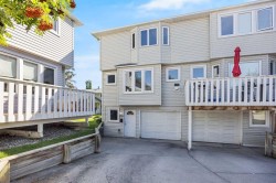 225 Killarney Glen Court SW Calgary, AB T3E 7H4