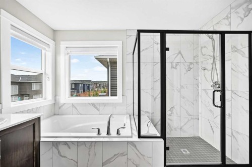 137 Creekside Way Sw, Calgary, AB 