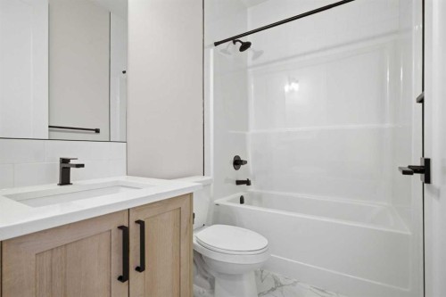 358 Kinniburgh Loop, Chestermere, AB - Indoor Photo Showing Bathroom