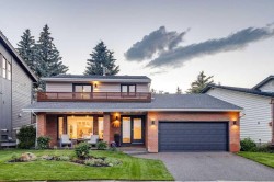 23 Woodgrove Crescent SW Calgary, AB T2W 3Y9