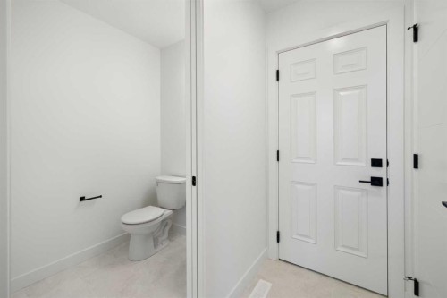 118-2230 81St Street Sw, Calgary, AB - Indoor Photo Showing Bathroom