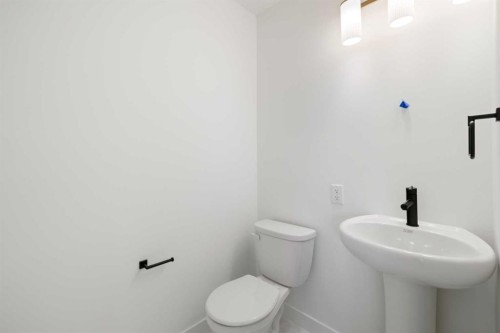 118-2230 81St Street Sw, Calgary, AB - Indoor Photo Showing Bathroom