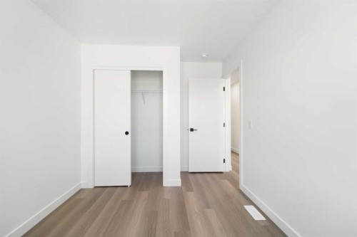 118-2230 81St Street Sw, Calgary, AB - Indoor Photo Showing Other Room