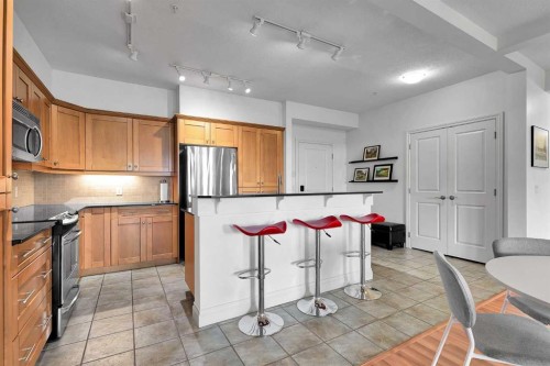 2105-10221 Tuscany Boulevard Nw, Calgary, AB - Indoor Photo Showing Kitchen