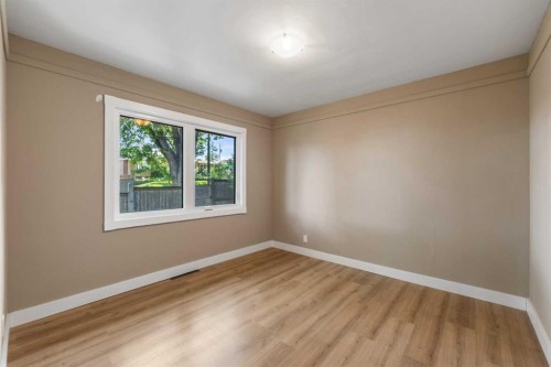 5923 Thorncliffe Drive Nw, Calgary, AB - Indoor Photo Showing Other Room