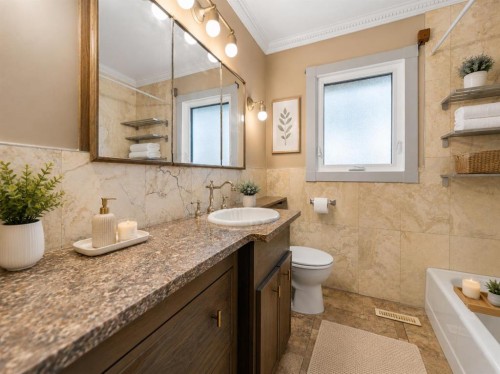 5923 Thorncliffe Drive Nw, Calgary, AB - Indoor Photo Showing Bathroom