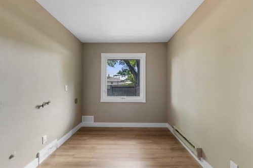 5923 Thorncliffe Drive Nw, Calgary, AB - Indoor Photo Showing Other Room