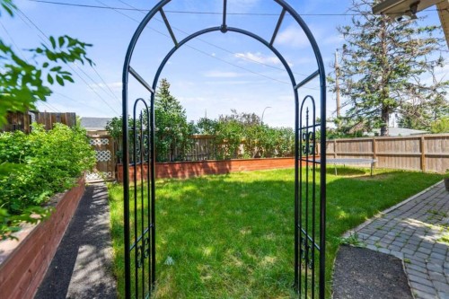 5923 Thorncliffe Drive Nw, Calgary, AB - Outdoor
