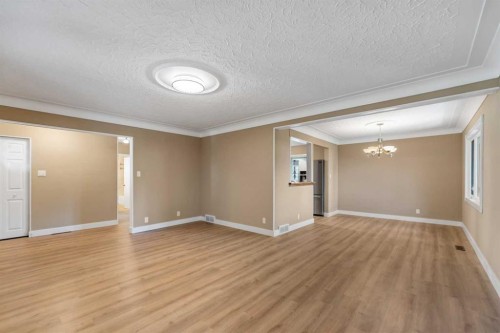 5923 Thorncliffe Drive Nw, Calgary, AB - Indoor Photo Showing Other Room