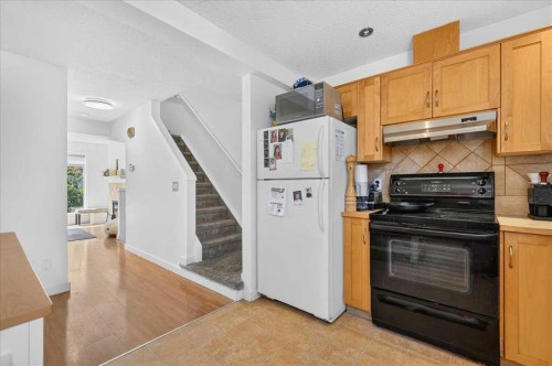 137 Bridlewood Lane Sw, Calgary, AB - Indoor Photo Showing Kitchen