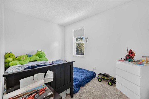 137 Bridlewood Lane Sw, Calgary, AB - Indoor Photo Showing Bedroom