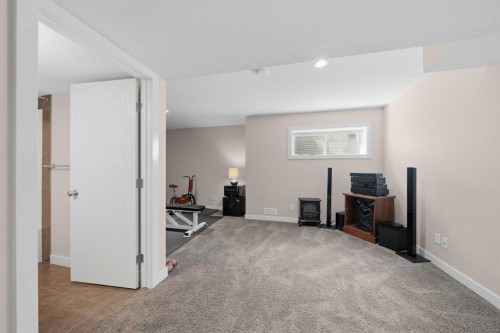 464 Quarry Villas Se, Calgary, AB - Indoor Photo Showing Other Room