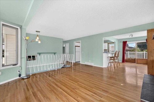 7727 Bowcliffe Crescent Nw, Calgary, AB - Indoor