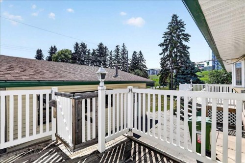 7727 Bowcliffe Crescent Nw, Calgary, AB - Outdoor
