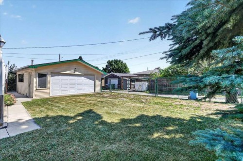7727 Bowcliffe Crescent Nw, Calgary, AB - Outdoor