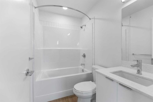 1114-8500 19 Avenue Se, Calgary, AB - Indoor Photo Showing Bathroom
