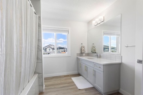 183 Brander Avenue, Langdon, AB - Indoor Photo Showing Bathroom