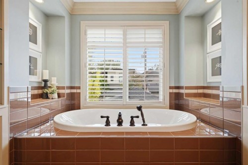 4221 17 Street Sw, Calgary, AB - Indoor Photo Showing Bathroom
