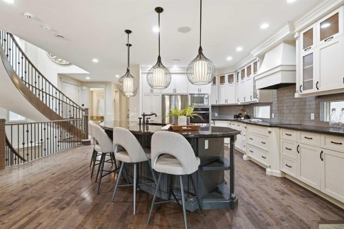 4221 17 Street Sw, Calgary, AB - Indoor
