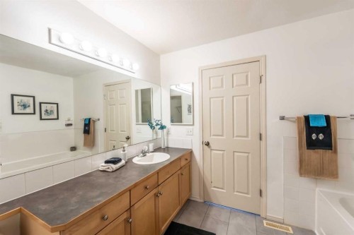 203 Coville Close Ne, Calgary, AB 