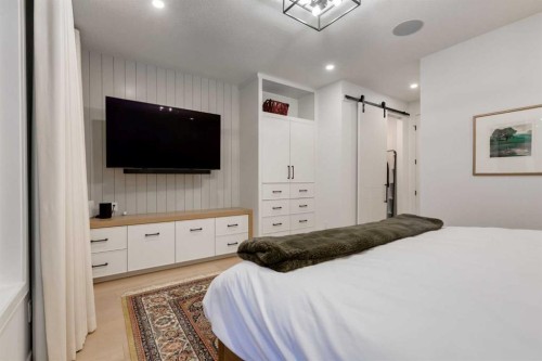 3719 2 Avenue Sw, Calgary, AB - Indoor Photo Showing Bedroom