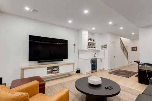 3719 2 Avenue Sw, Calgary, AB - Indoor