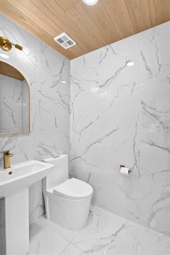 10909 Hidden Valley Drive Nw, Calgary, AB - Indoor Photo Showing Bathroom