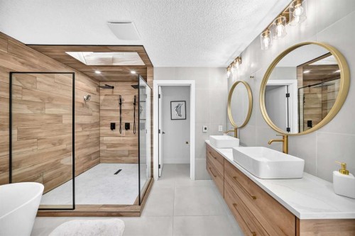 10909 Hidden Valley Drive Nw, Calgary, AB - Indoor Photo Showing Bathroom