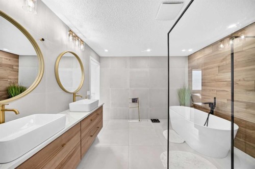 10909 Hidden Valley Drive Nw, Calgary, AB - Indoor Photo Showing Bathroom