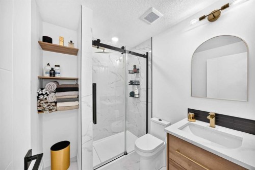 10909 Hidden Valley Drive Nw, Calgary, AB - Indoor Photo Showing Bathroom