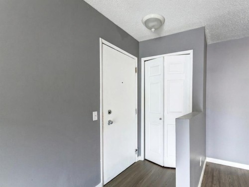 324-10120 Brookpark Boulevard Sw, Calgary, AB - Indoor Photo Showing Other Room