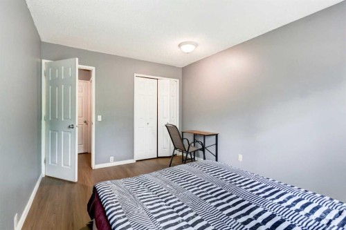 324-10120 Brookpark Boulevard Sw, Calgary, AB - Indoor Photo Showing Bedroom