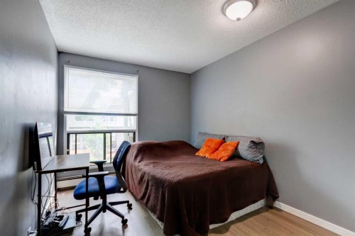 324-10120 Brookpark Boulevard Sw, Calgary, AB - Indoor Photo Showing Bedroom