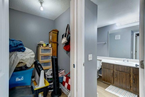 324-10120 Brookpark Boulevard Sw, Calgary, AB - Indoor Photo Showing Bathroom