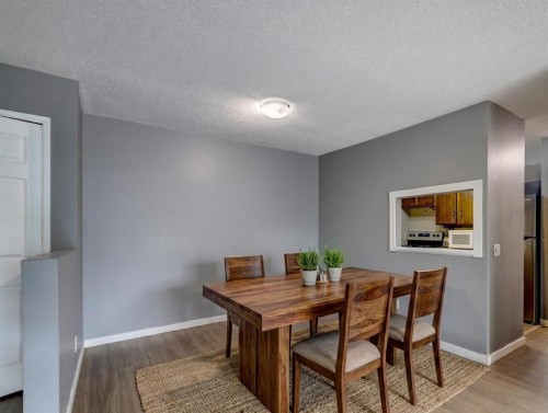 324-10120 Brookpark Boulevard Sw, Calgary, AB - Indoor Photo Showing Dining Room